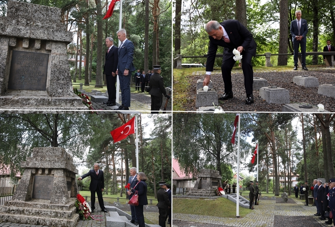 Bakan Akar, Cesis Türk Şehitliği'nde