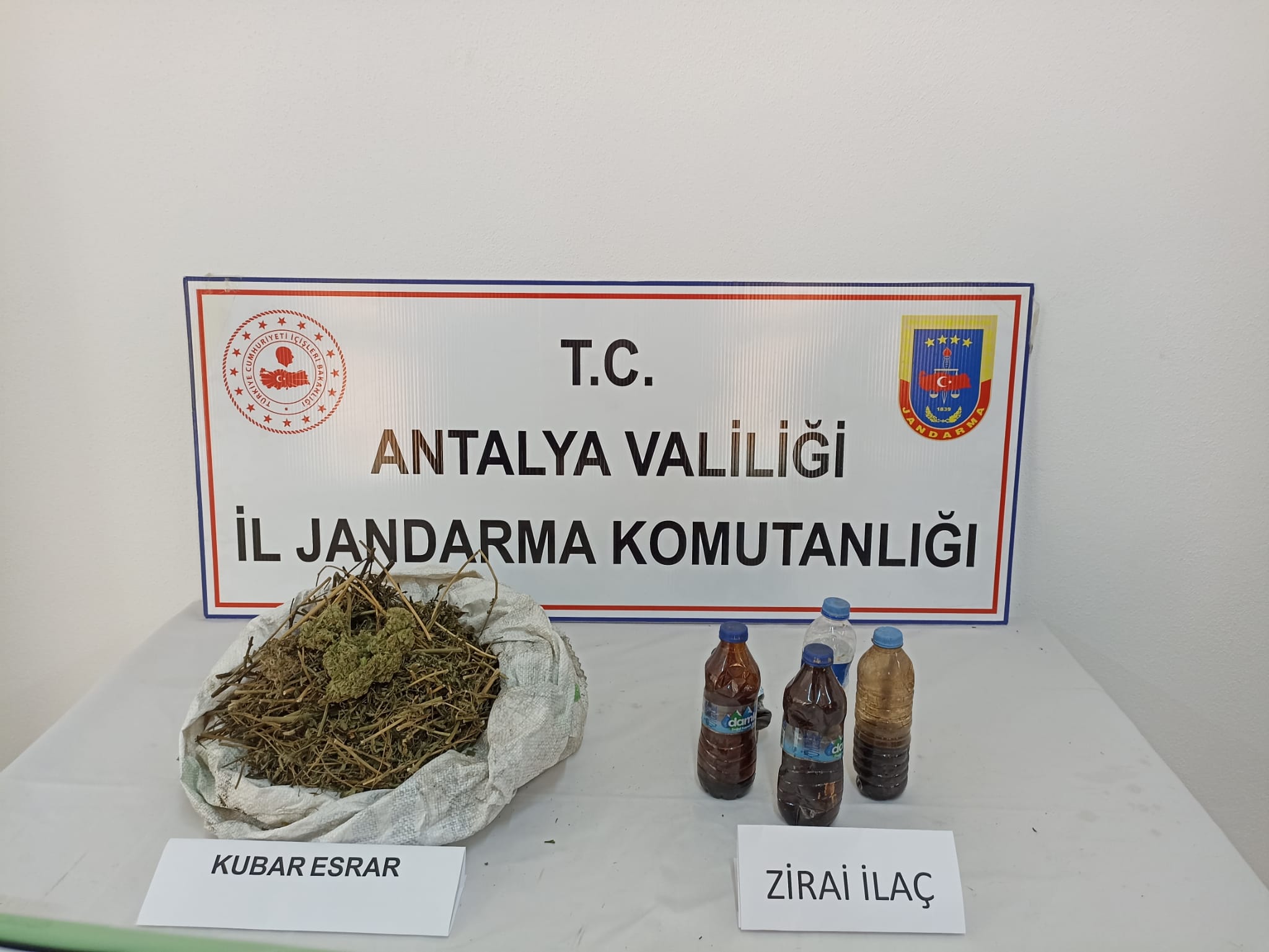 JANDARMADAN UYUŞTURUCU TACİRLERİNE DARBE