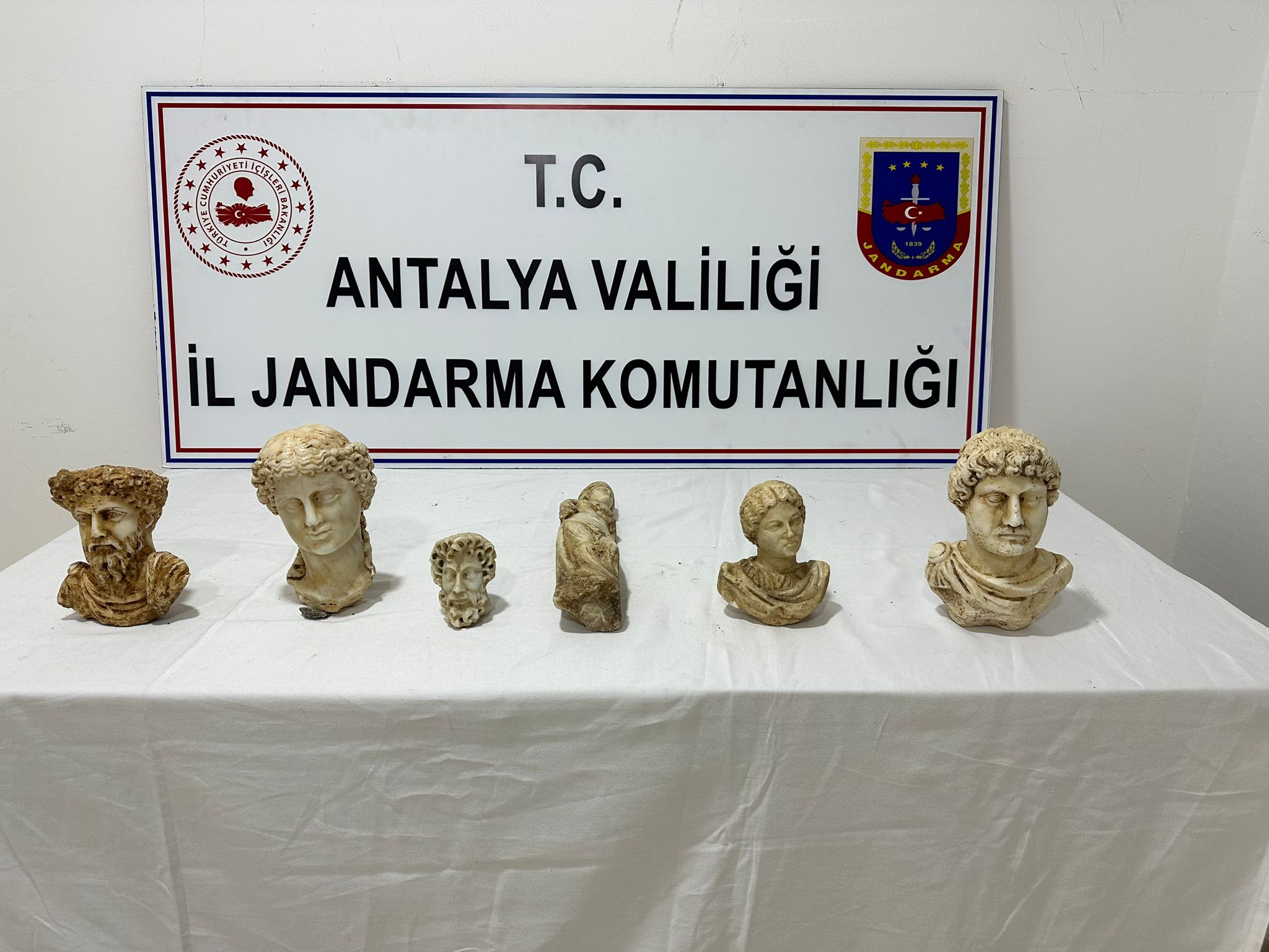 TARİHİ ESER KAÇAKÇILARINA SUÇÜSTÜ