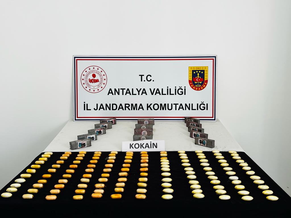 ŞATIŞA HAZIR 10.2 KİLOGRAM KOKAİN JANDARMA TARAFINDAN ELE  GEÇİRİLDİ
