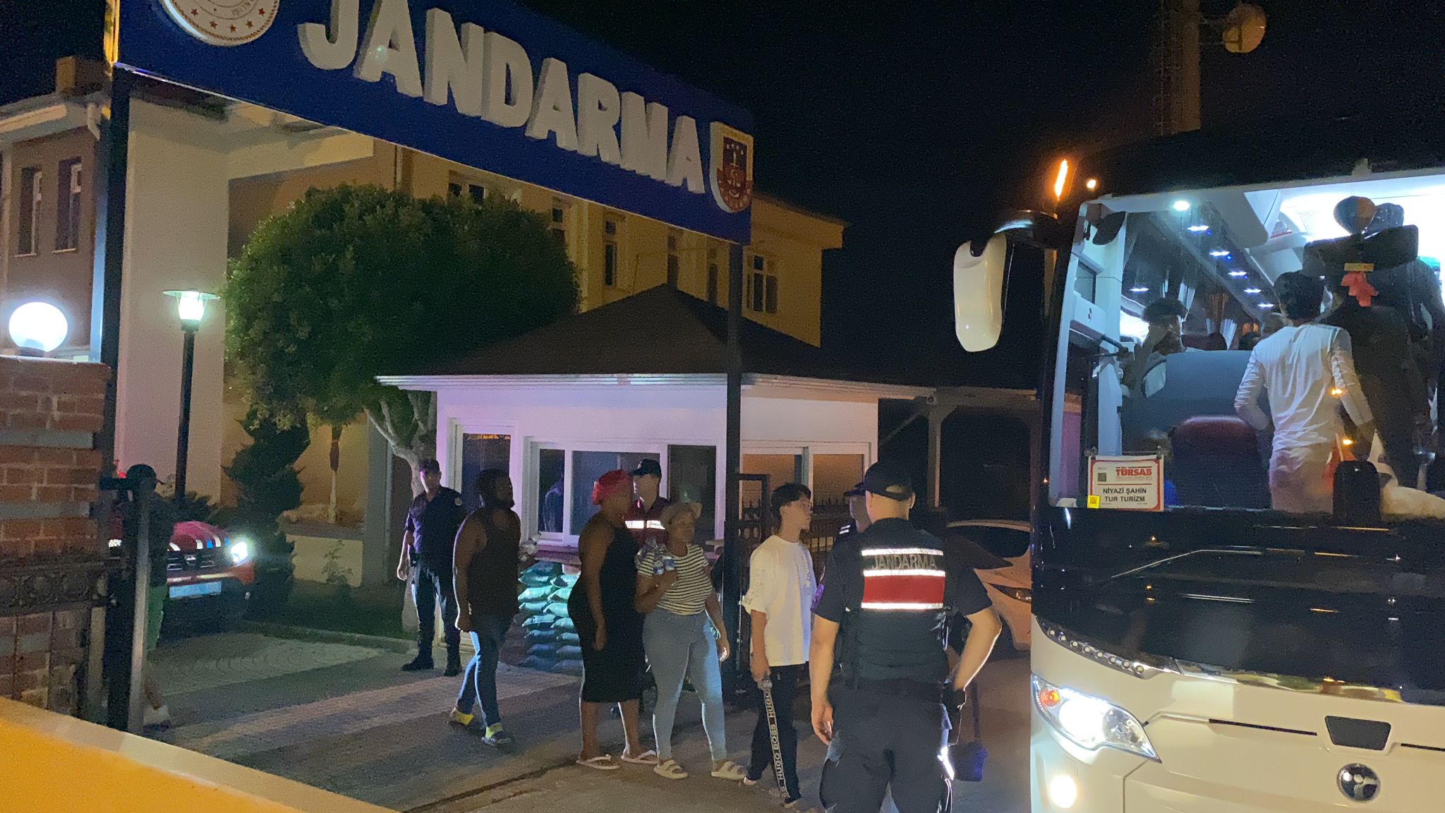GÖÇMEN KAÇAKÇILOIĞI VE İNSAN TİCARETİNE JANDARMADAN DARBE