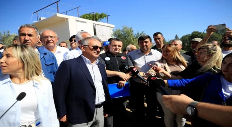 Antalya Valisi Yazıcı, Manavgat'taki orman yangını bölgesinde incelemelerde bulundu 