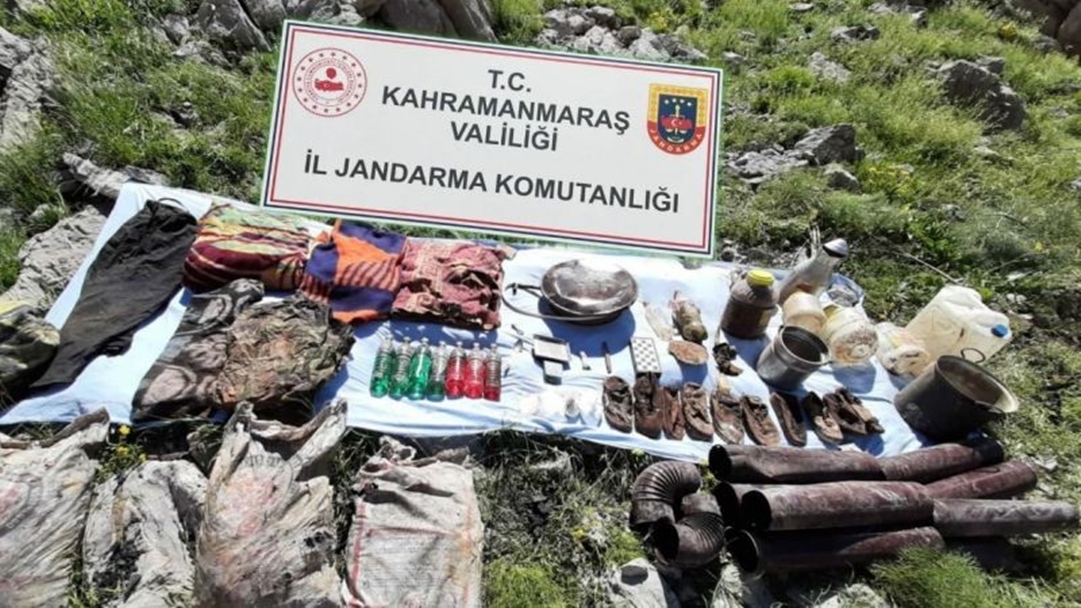 Kahramanmaraş’da teröristlerin kullandığı mağarada EYP ve yaşam malzemesi ele geçirildi