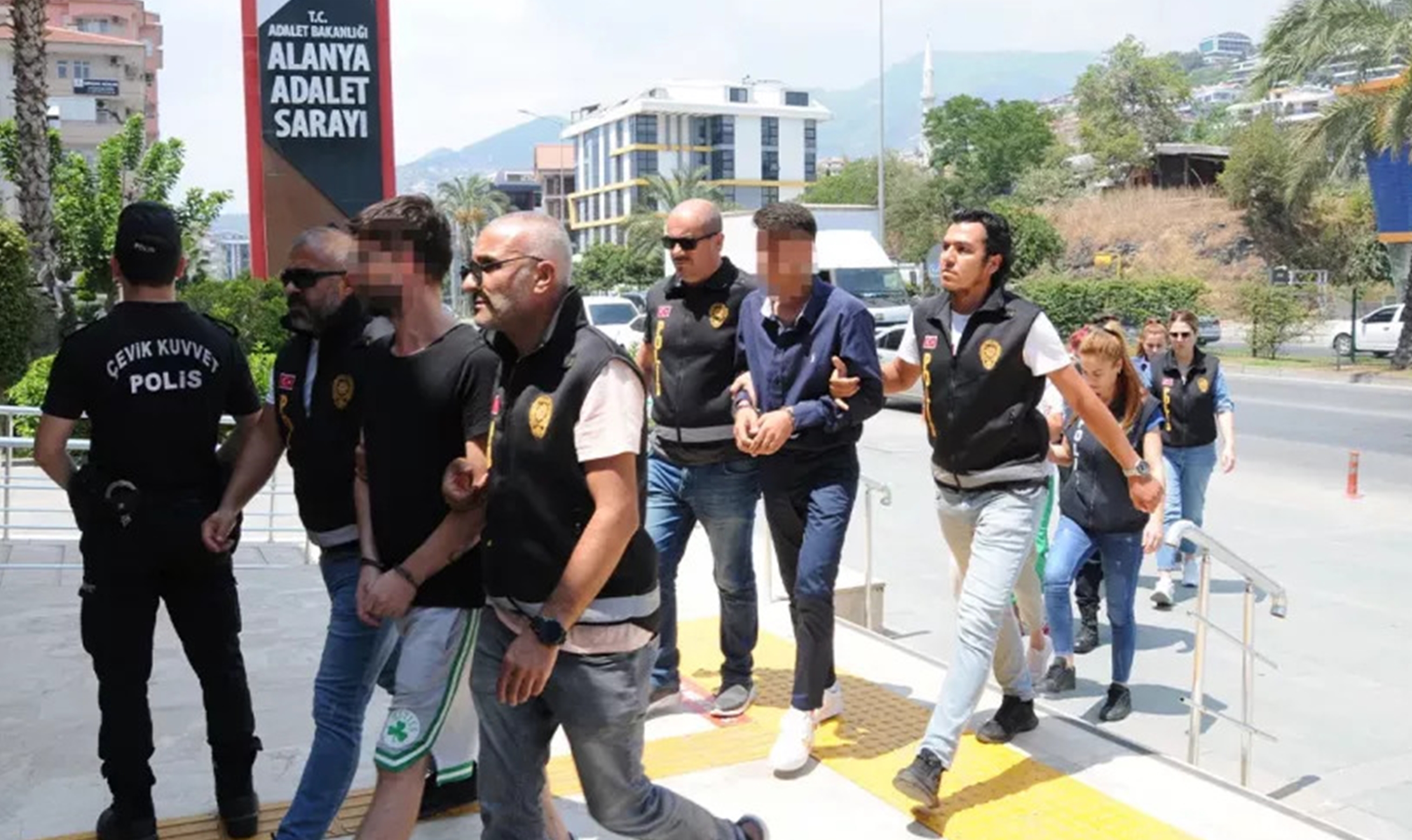 Antalya’da 20 düzensiz göçmen yakalandı
