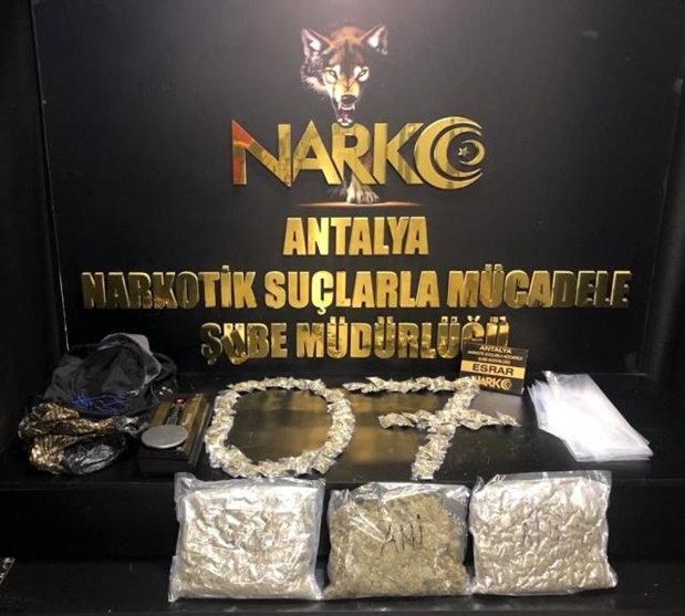 Antalya polisi 9 kilo esrarın şehre girmesini engelledi