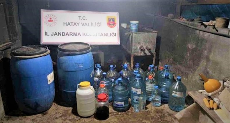 Hatay'da 3 ton 670 kilogram kaçak içki ele geçirildi 