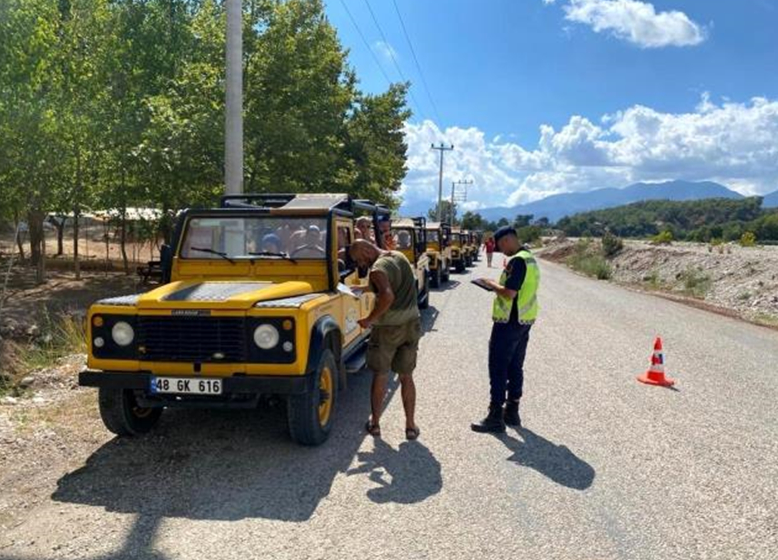 Antalya'da jandarmadan safari aracı denetimi