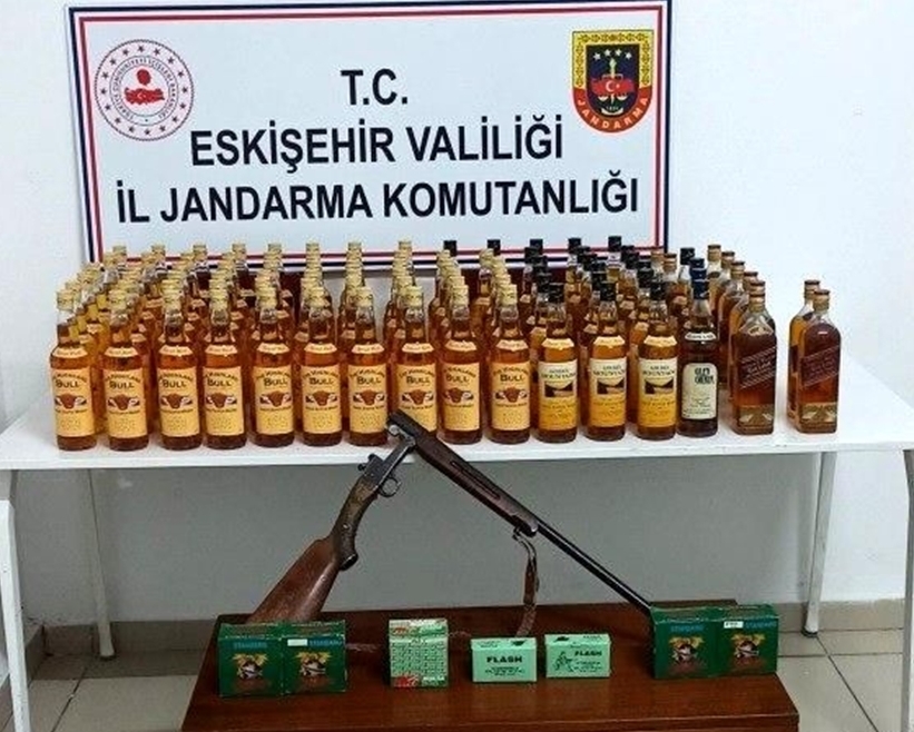 Eskişehir'de bandrolsüz 92 şişe alkollü içki ele geçirildi