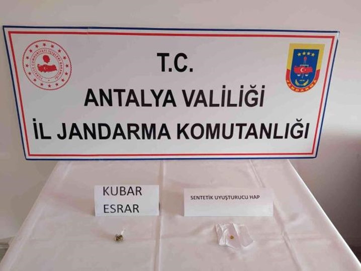 Antalya'da bir yolcunun valizden uyuşturucu çıktı  