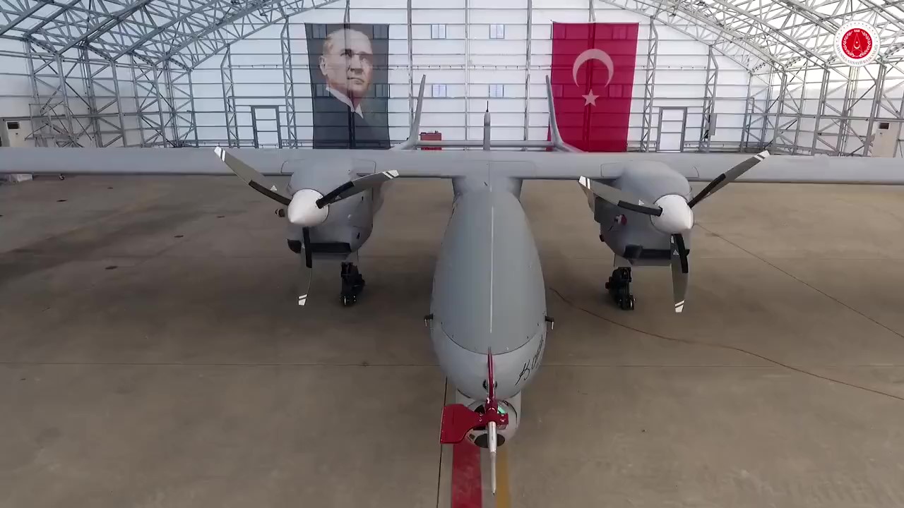 Deniz Kuvvetleri Komutanlığı'na bir AKSUNGUR SİHA daha teslim edildi
