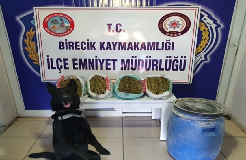 Şanlıurfa'da 3 kilo 759 gram esrar ele geçirildi