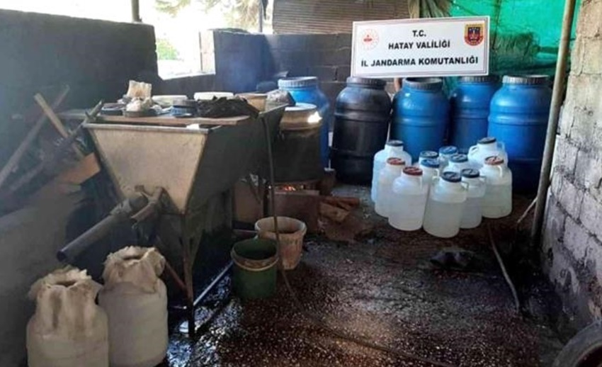 Hatay'da 1 ton 450 kilogram sahte içki ele geçirildi
