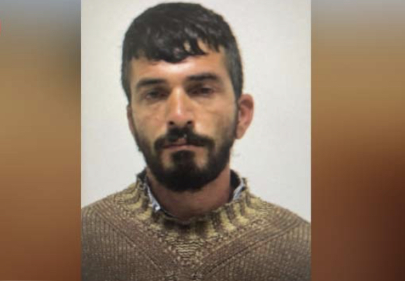 Kendisini Kurtarmak İsteyen Polise Bıçakla Saldırdı Canından Oldu