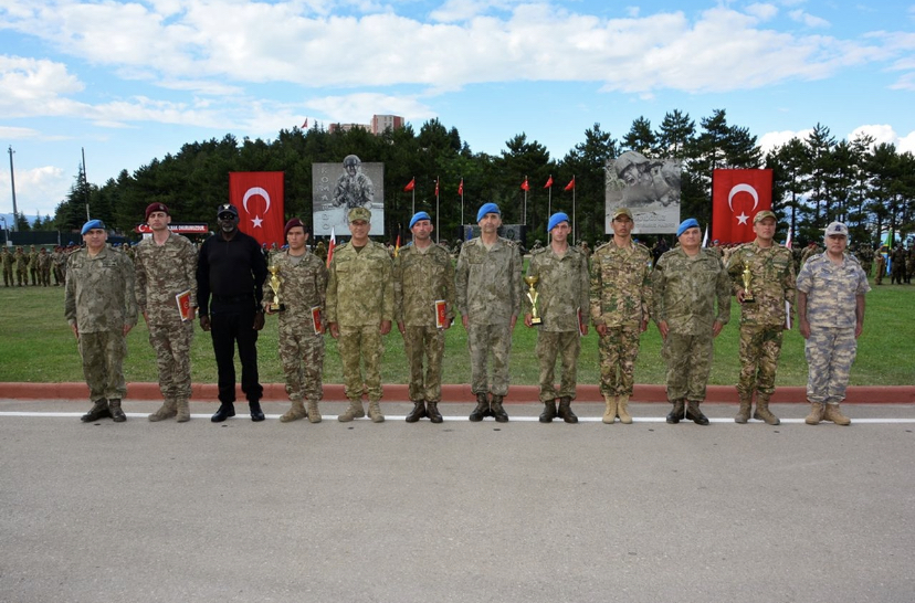 Kara Kuvvetleri timi keskin nişancı yarışmasında birinci oldu