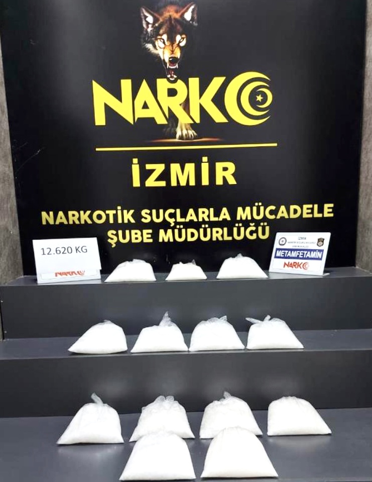 İzmir polisinden uyuşturucu operasyonunda 3 kişi tutuklandı