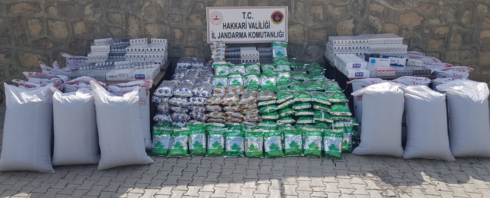 Hakkari'de 1 ton 765 kilo kaçak çay ele geçirildi