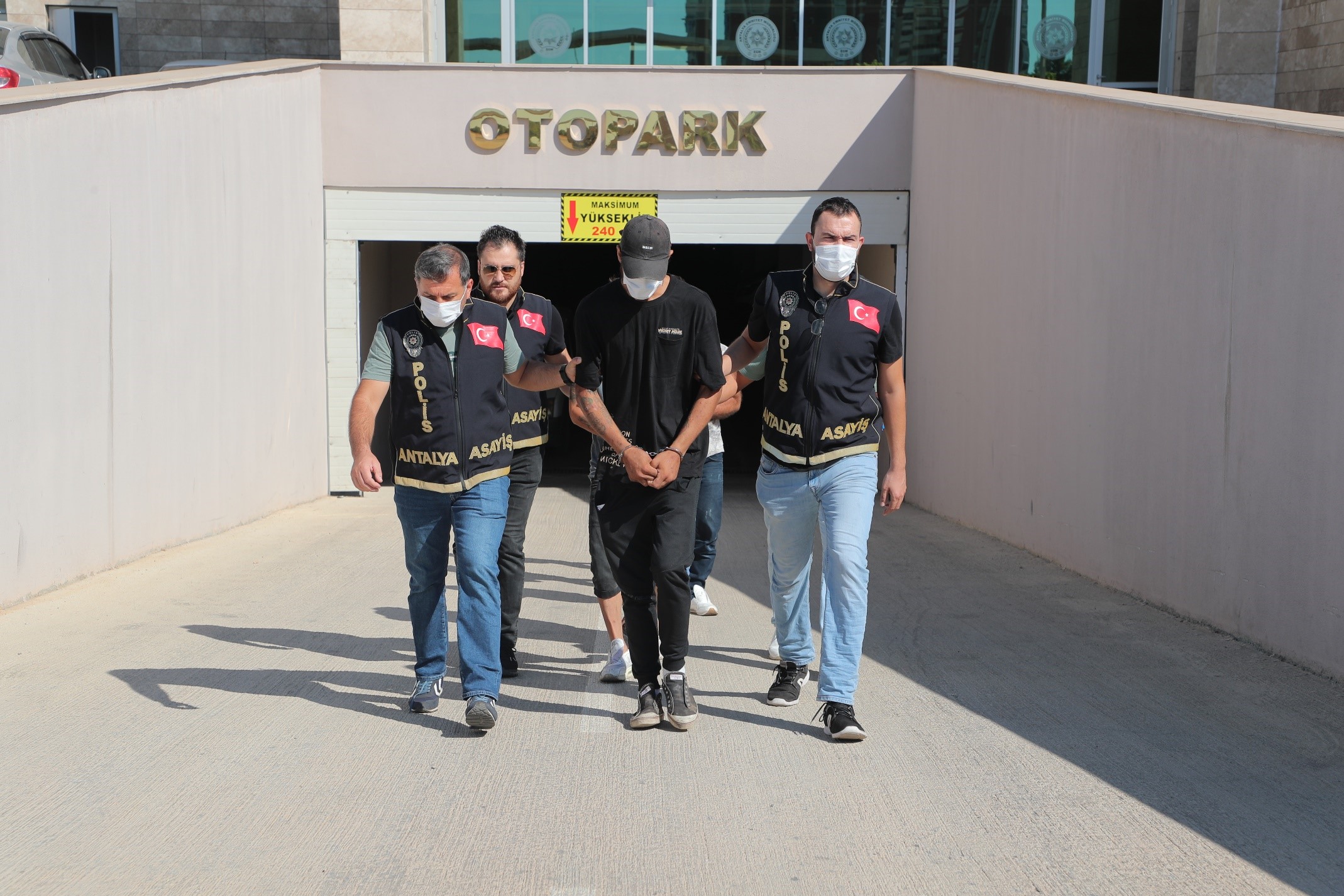 Antalya’da eş zamanlı operasyon: Aranan 132 şahıs yakalandı 