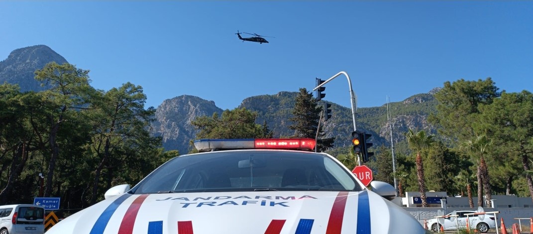HELİKOPTER İLE HAVADAN TRAFİK DENETİMİ YAPILDI