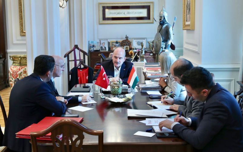 İçişleri Bakanı Soylu, Macar mevkidaşı Pinter ile telefonda görüştü 